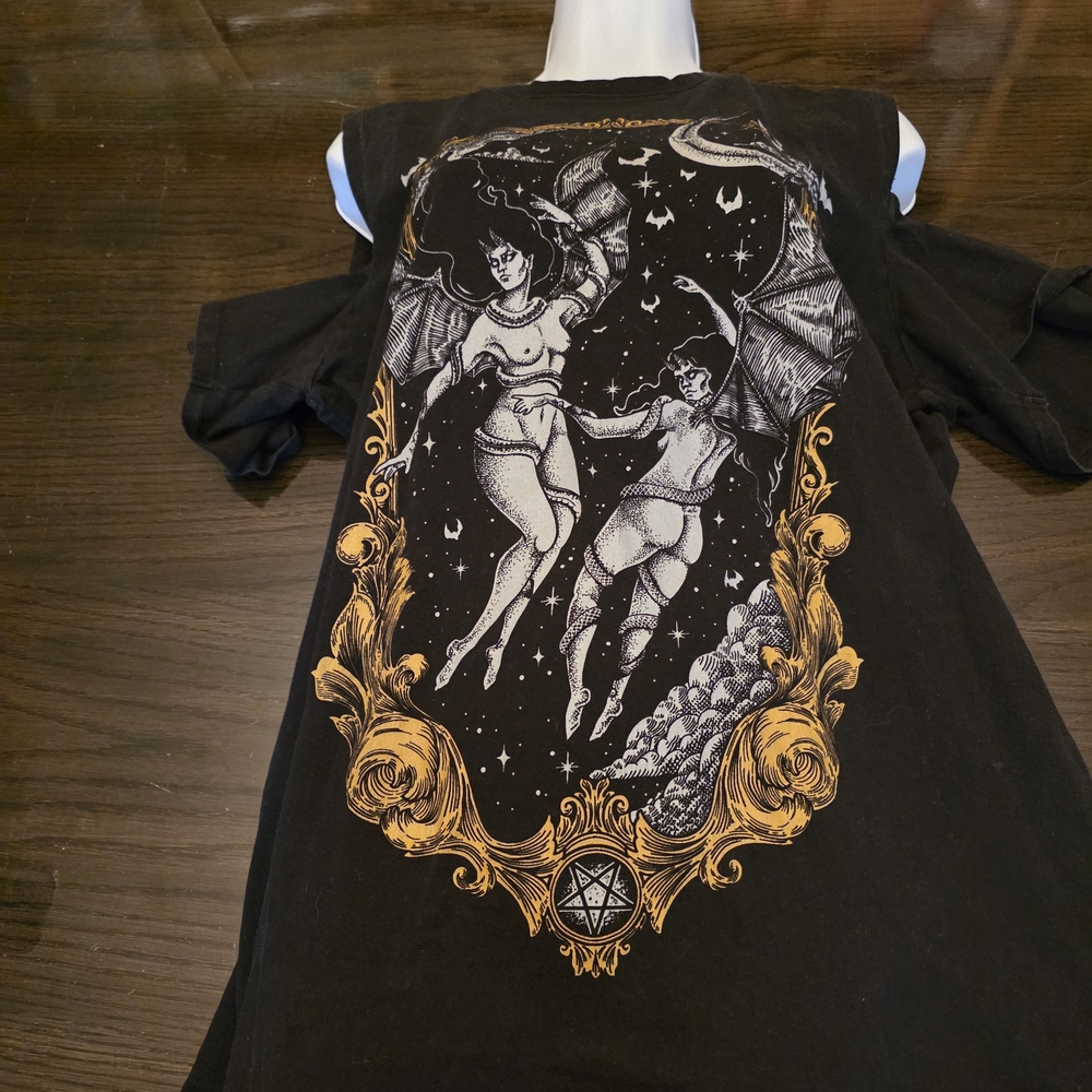 Restyle Black Graphic Short Sleeve Cold Shoulder  Teesize Xxl
